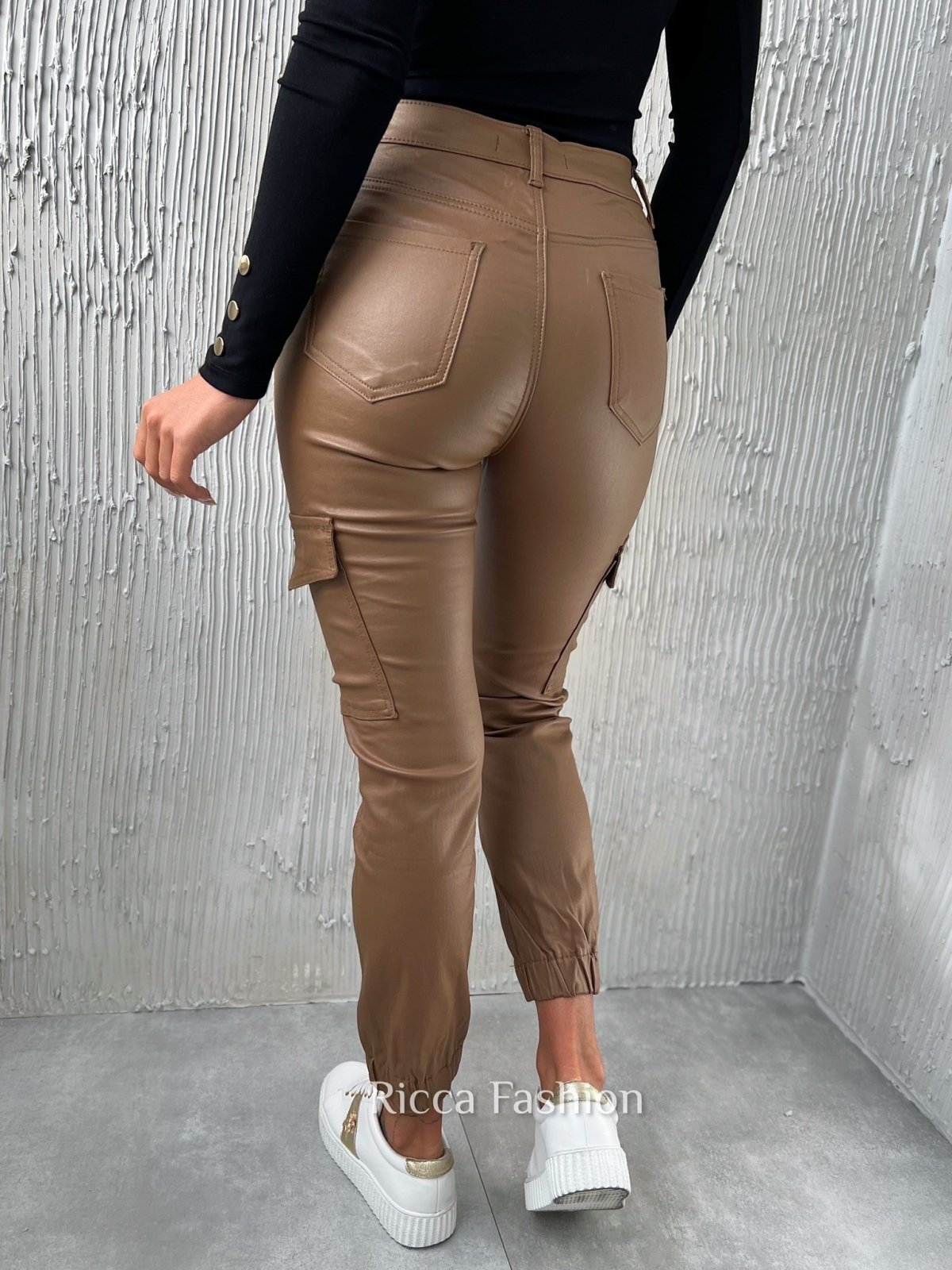 Spodnie/joggery woskowane FACUNDO, carmel