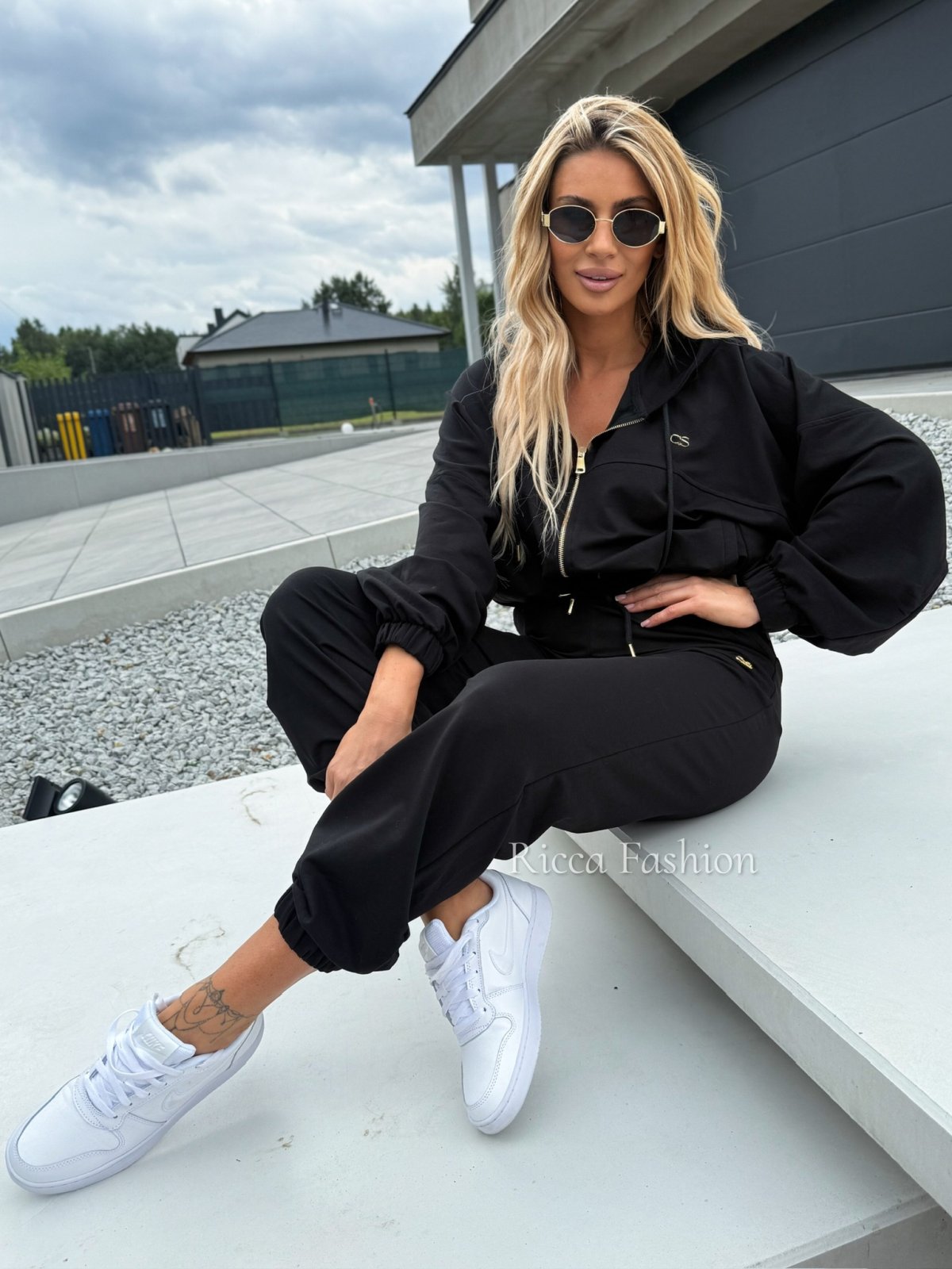 Okulary przeciwsłoneczne ESSENCE, black