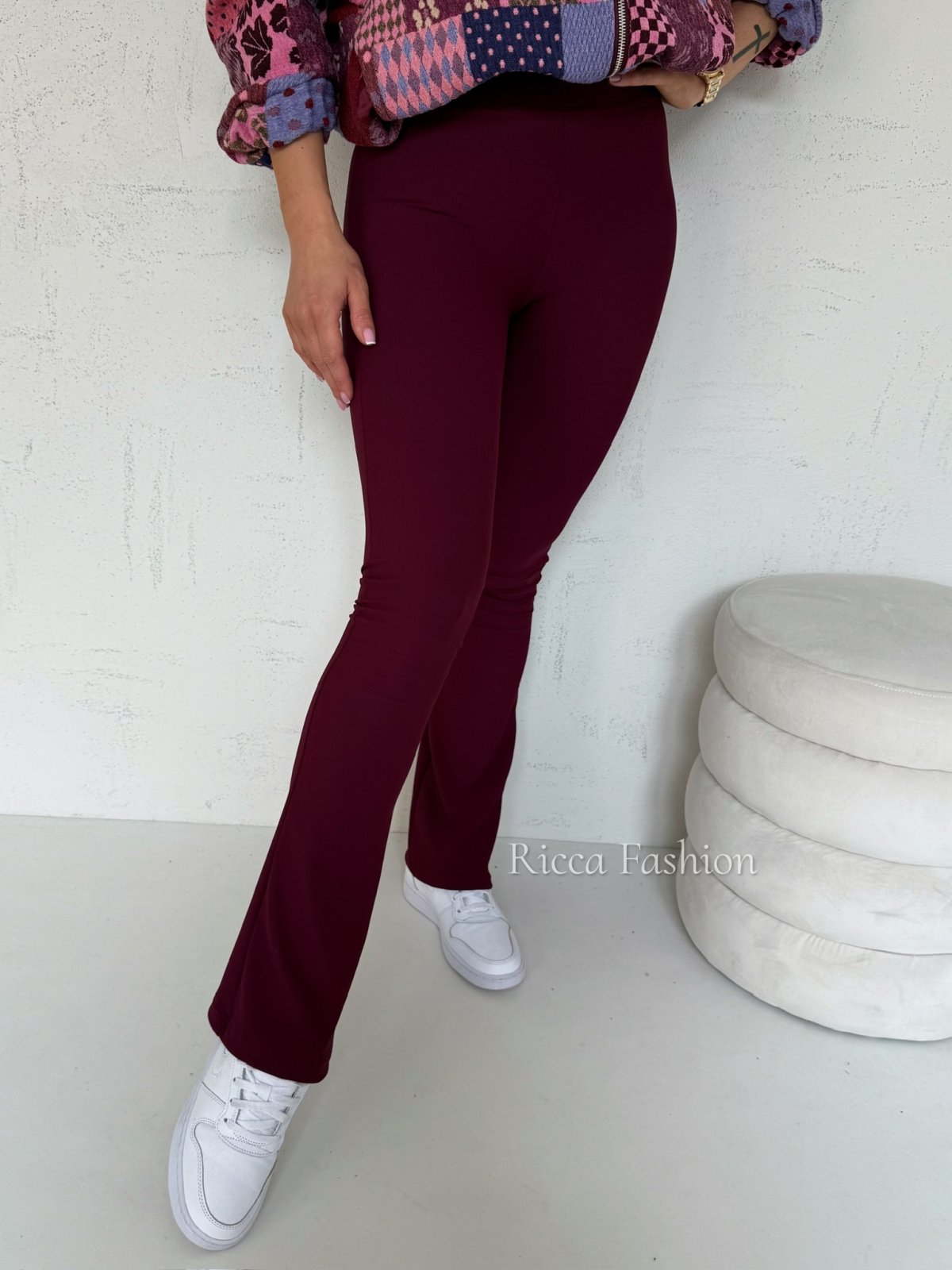 Spodnie prążkowane dzwony ELLIE, bordo