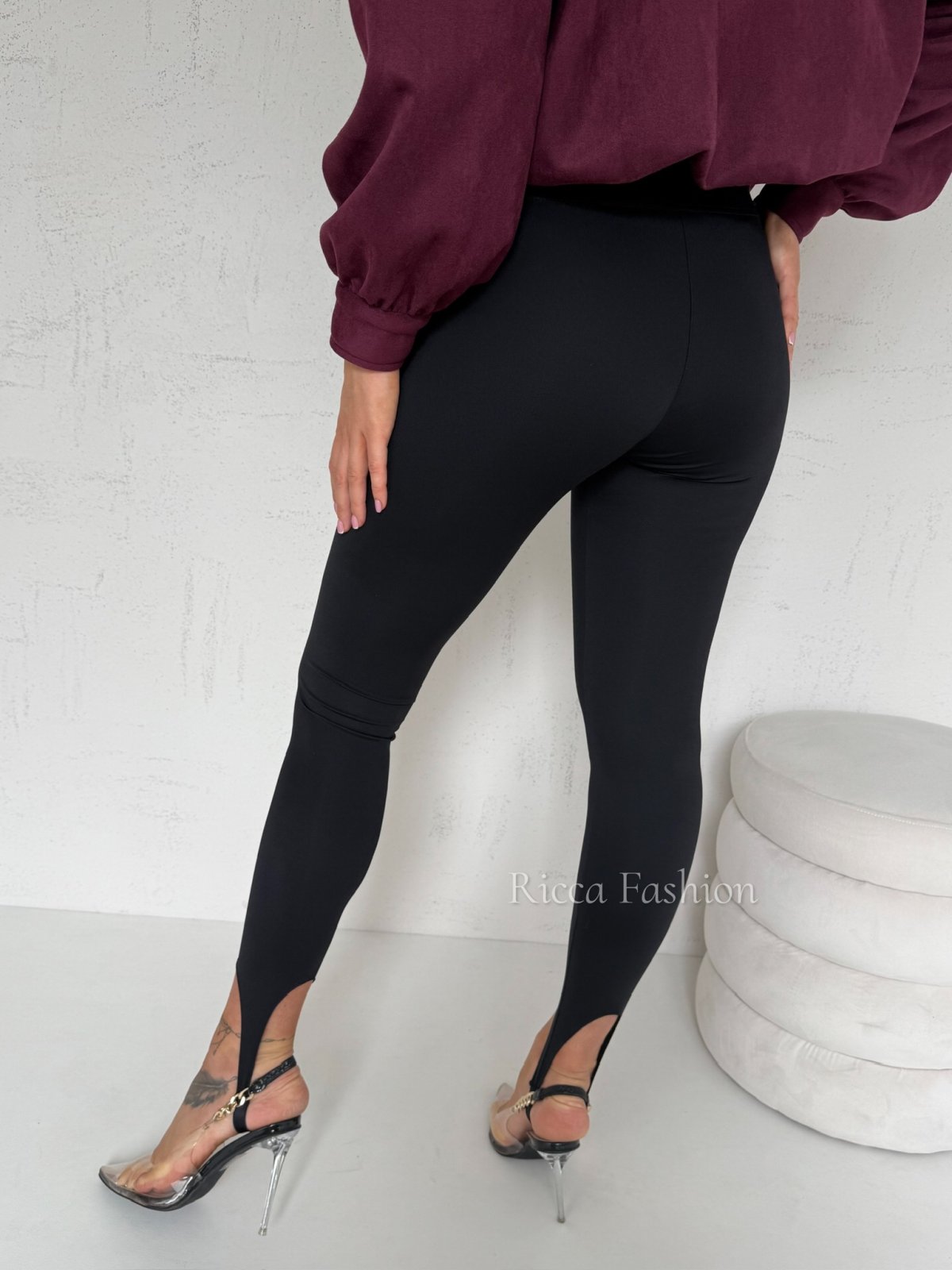 Legginsy z lycry z zapiętkami MAIO, black