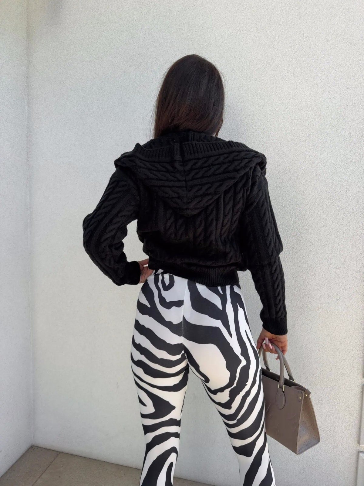 Sweter BOMBERKA KAPTUR ONE, czarny