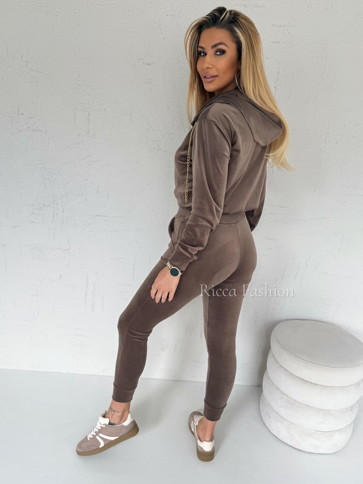 Komplet welurowy FAMOUS by Ricca, cappuccino