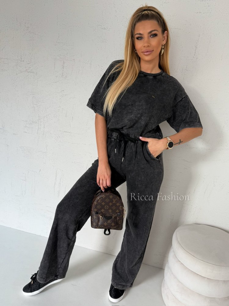 Komplet dekatyzowany...