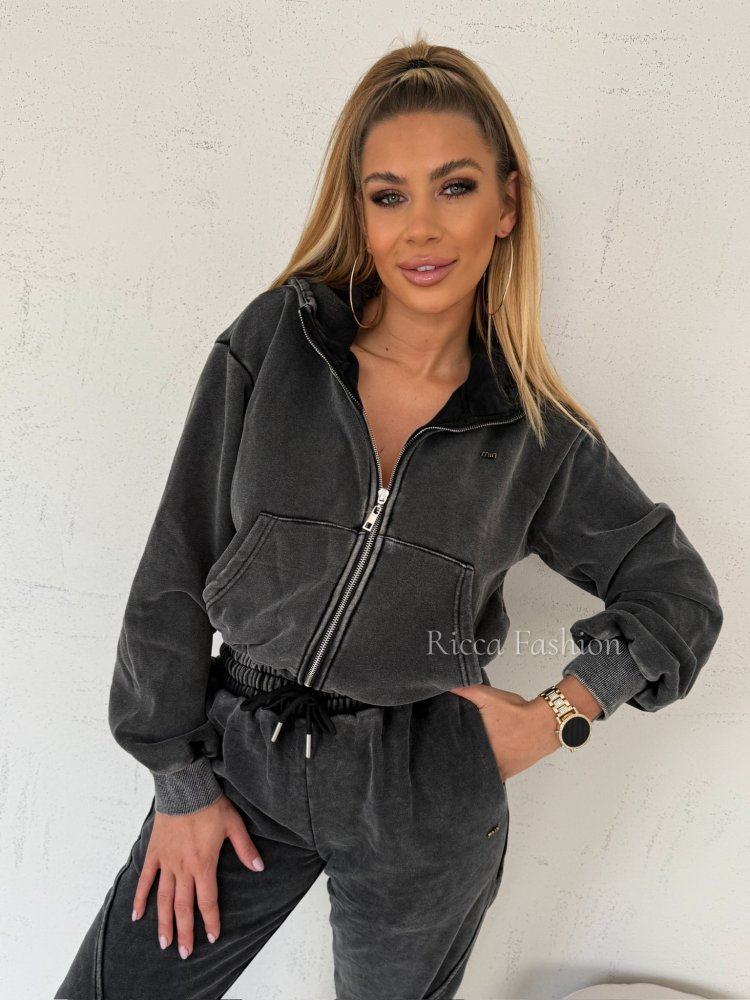 Komplet dekatyzowany...