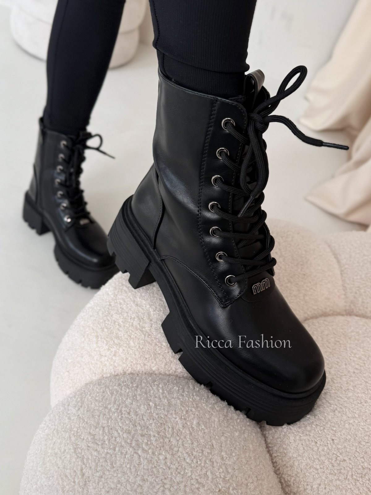 Botki/workery MORE, black