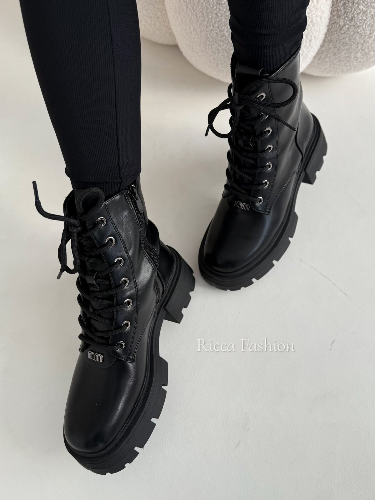 Botki/workery MORE, black