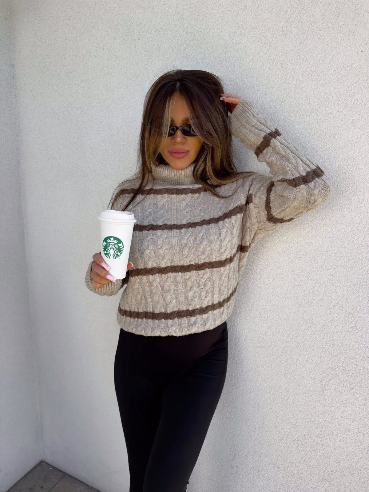 Sweter golf INKO pasy, beż-czekolada