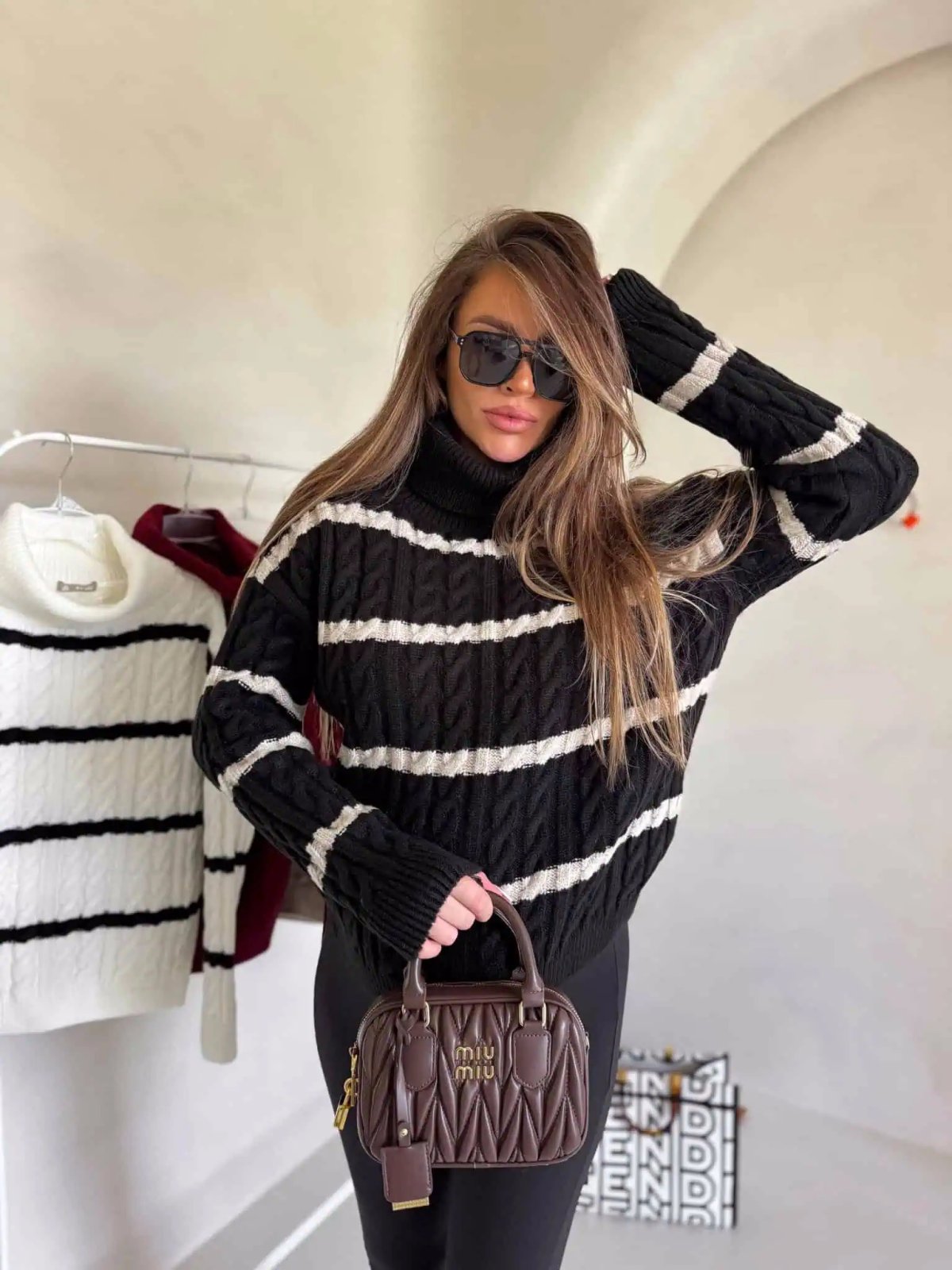 Sweter golf INKO pasy, czarno-beżowe