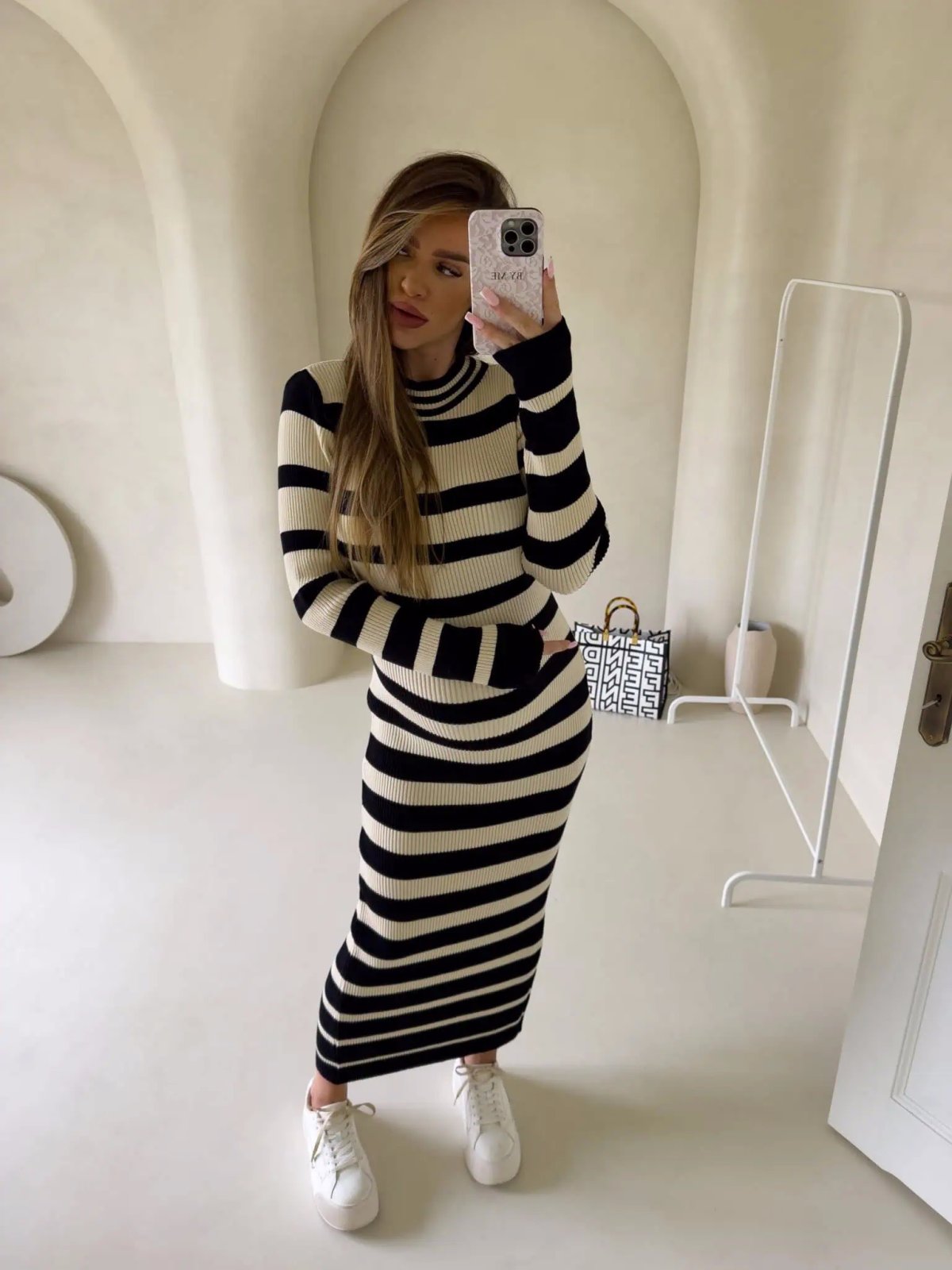 Sukienka VERSALITE, czarna-beż