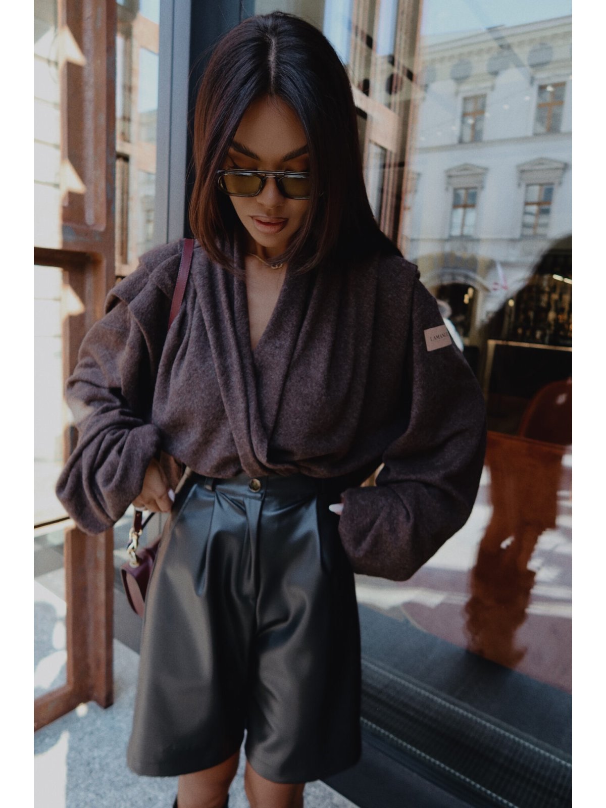 Sweter TELL HER, czekolada