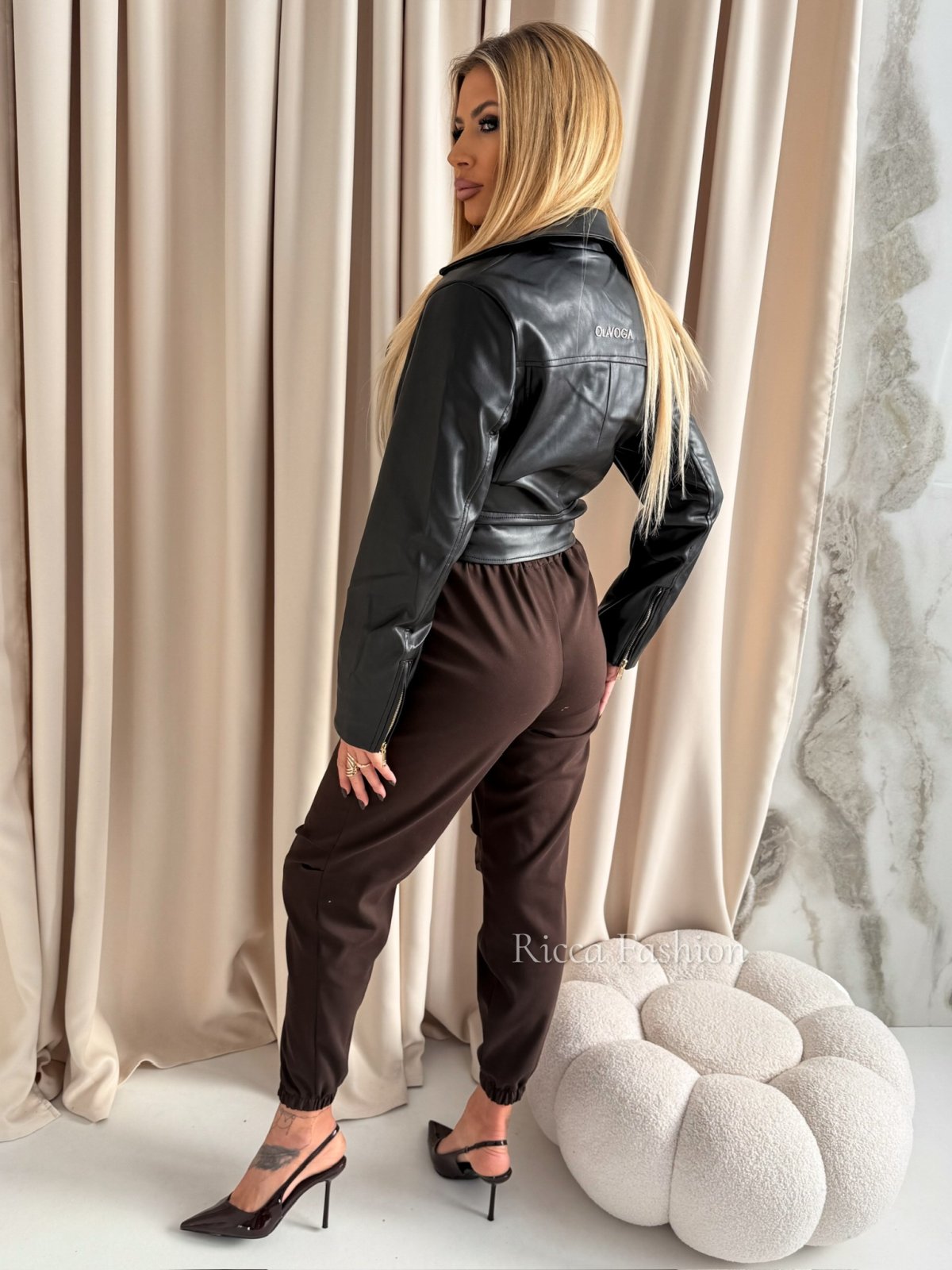 Spodnie joggery PANTONE, chocolate