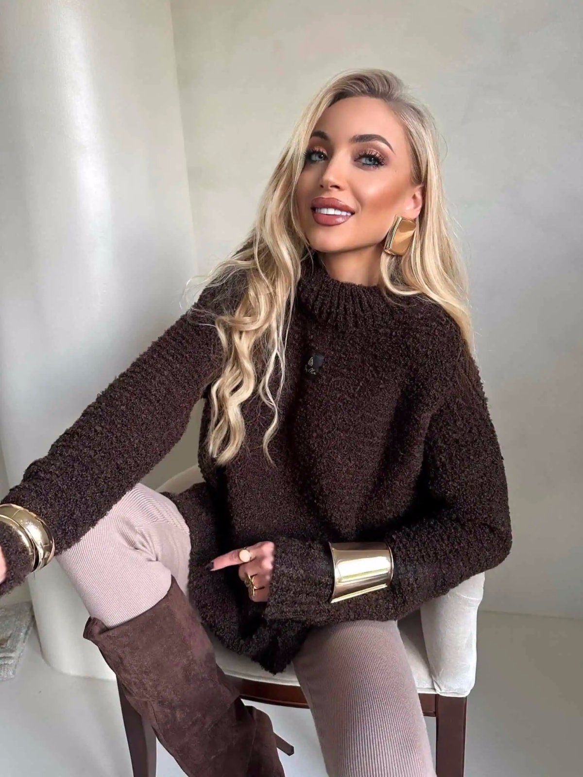 Sweter z wełną BUCLA, czekolada