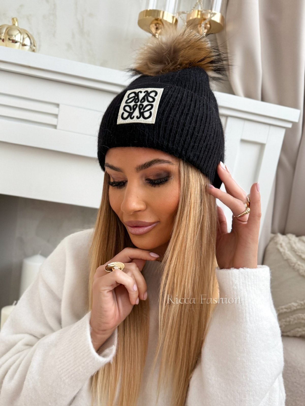 Czapka z angorą i jenotem LOEWO, black