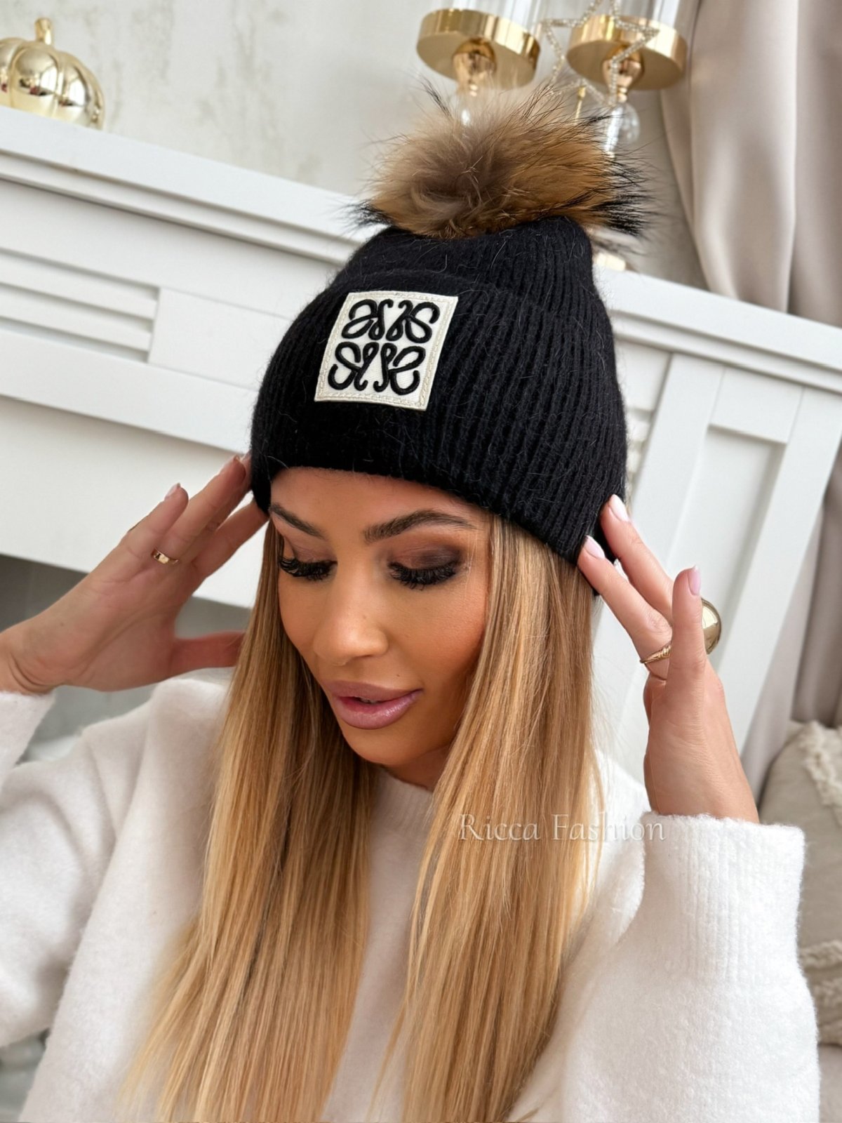 Czapka z angorą i jenotem LOEWO, black