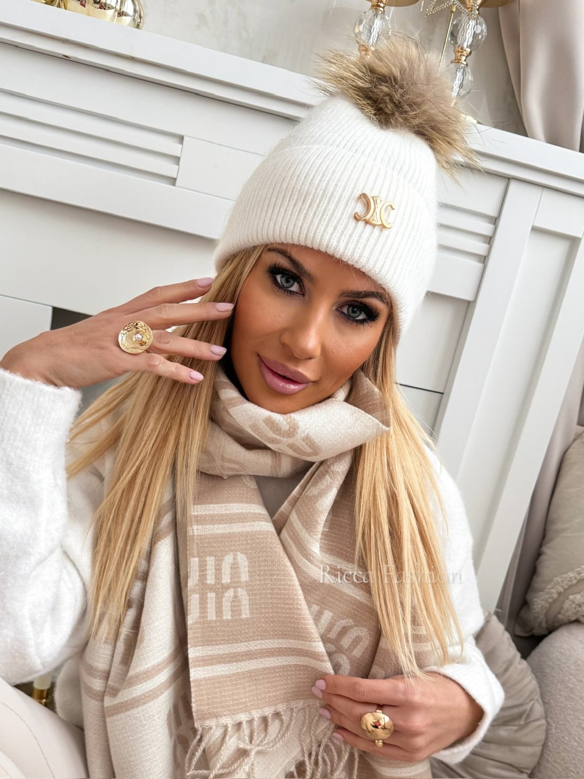 Czapka z angorą i jenotem CELLINE, ecru