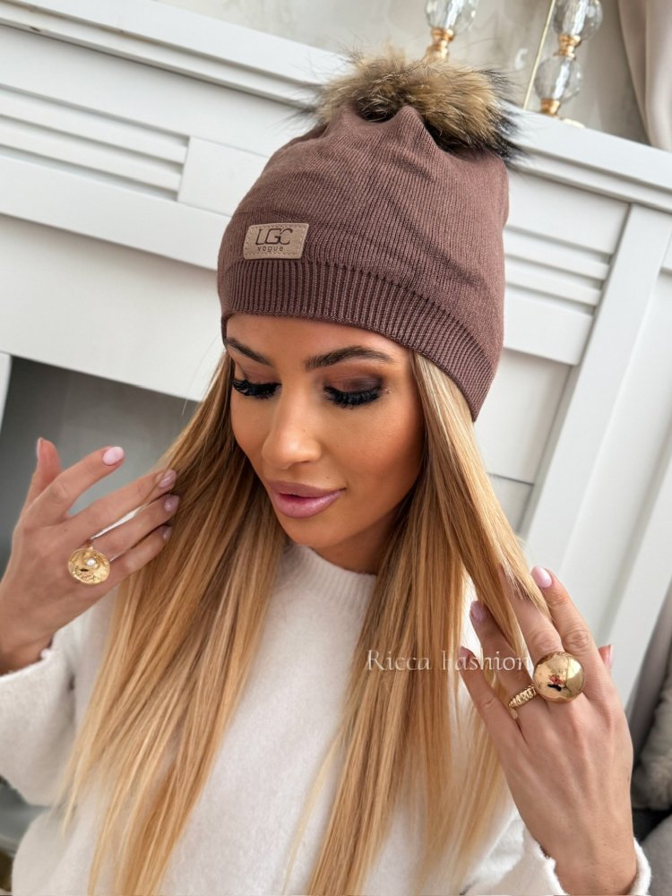 Czapka z wełną i jenotem...