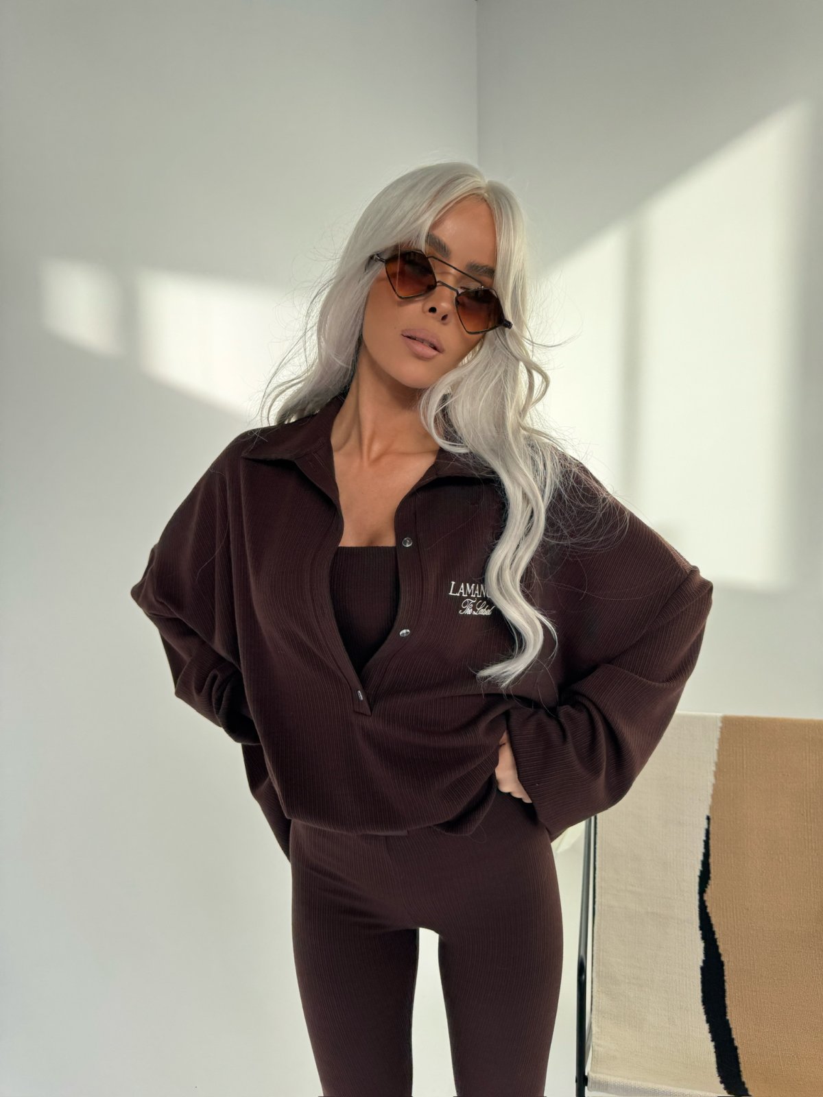 Bluza prążkowana SEPARATE, czekolada