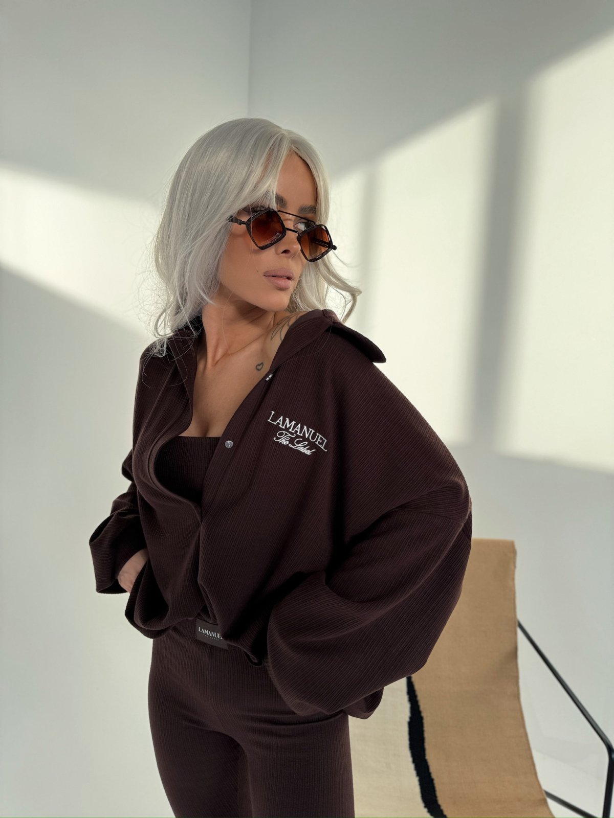 Bluza prążkowana SEPARATE, czekolada