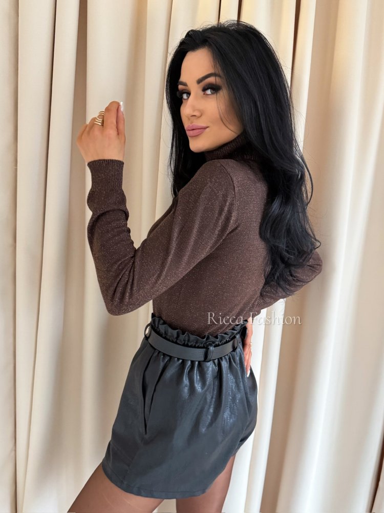 Golf z błyszczącą nitką...