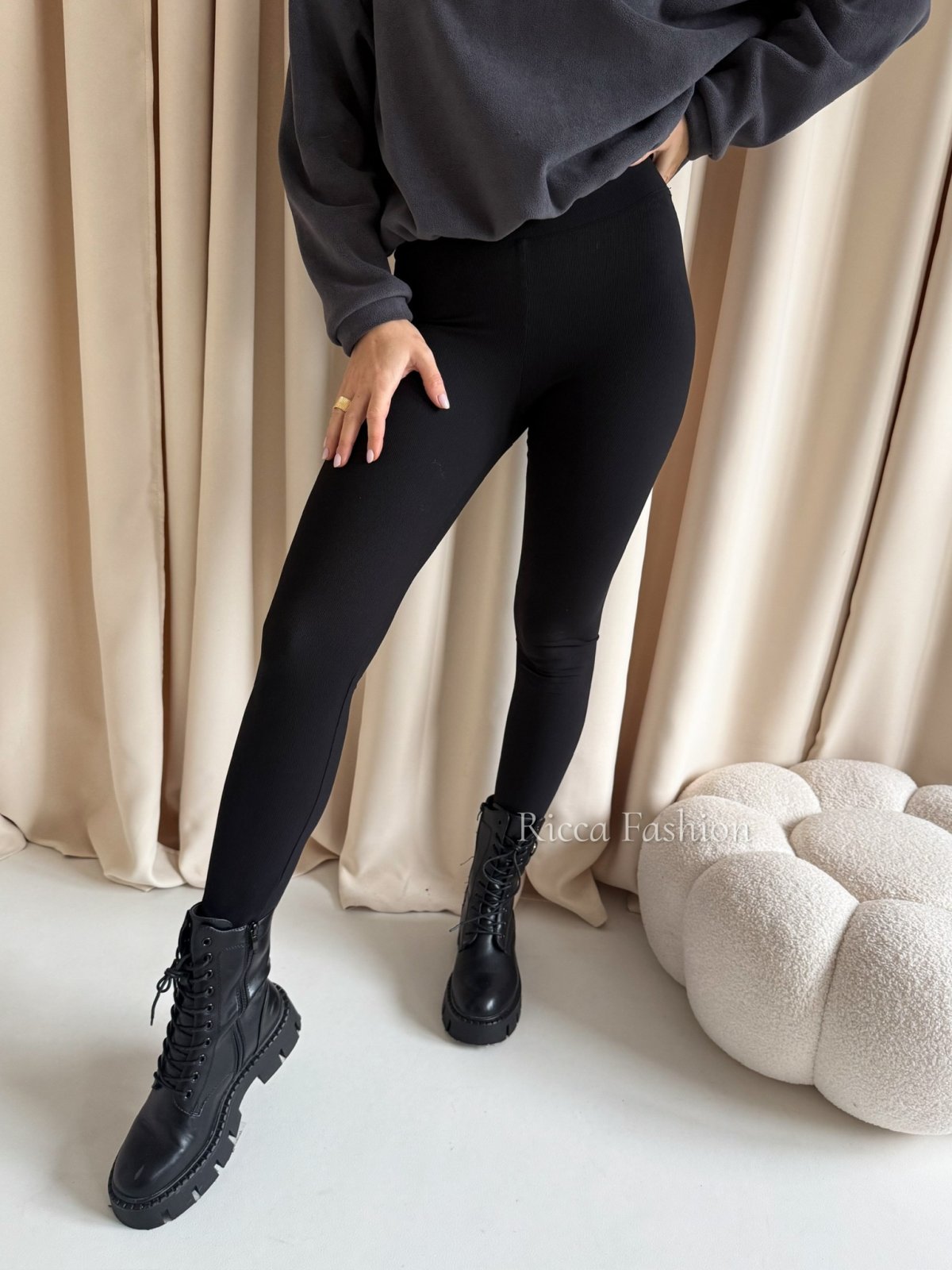 Legginsy prążkowane EZRO, black