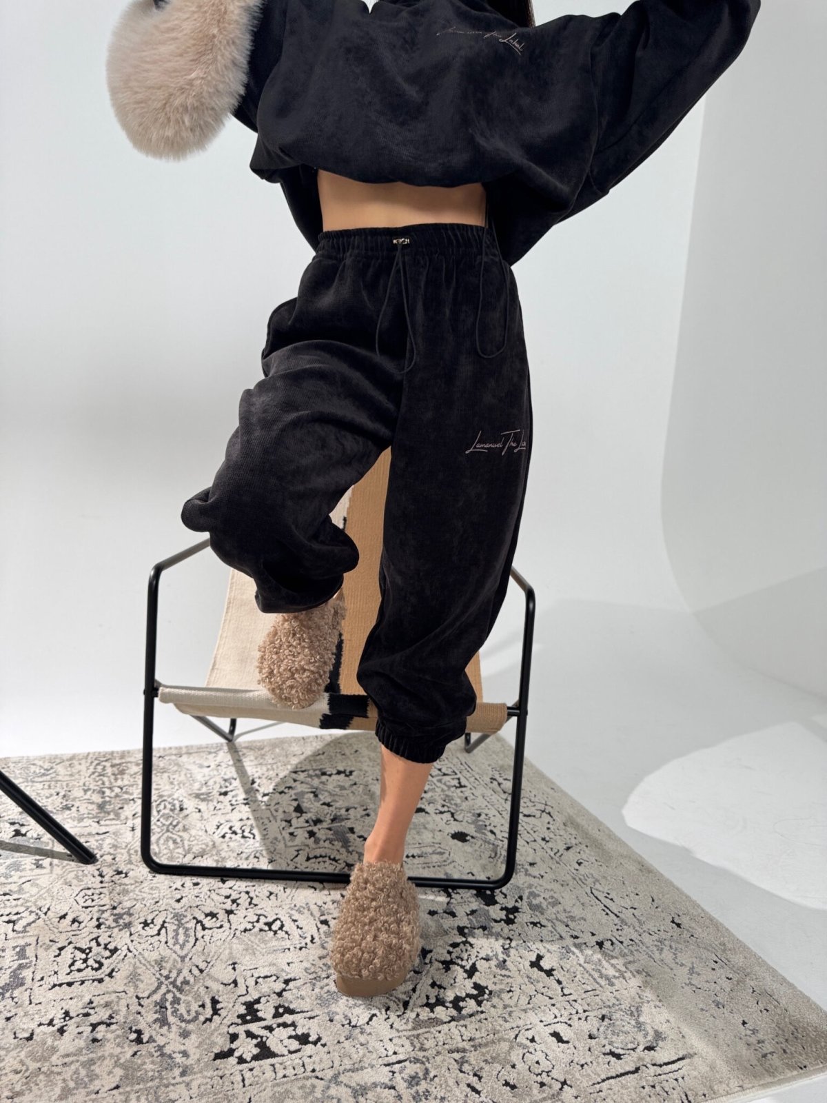 Spodnie dresowe QUEEN, czarne