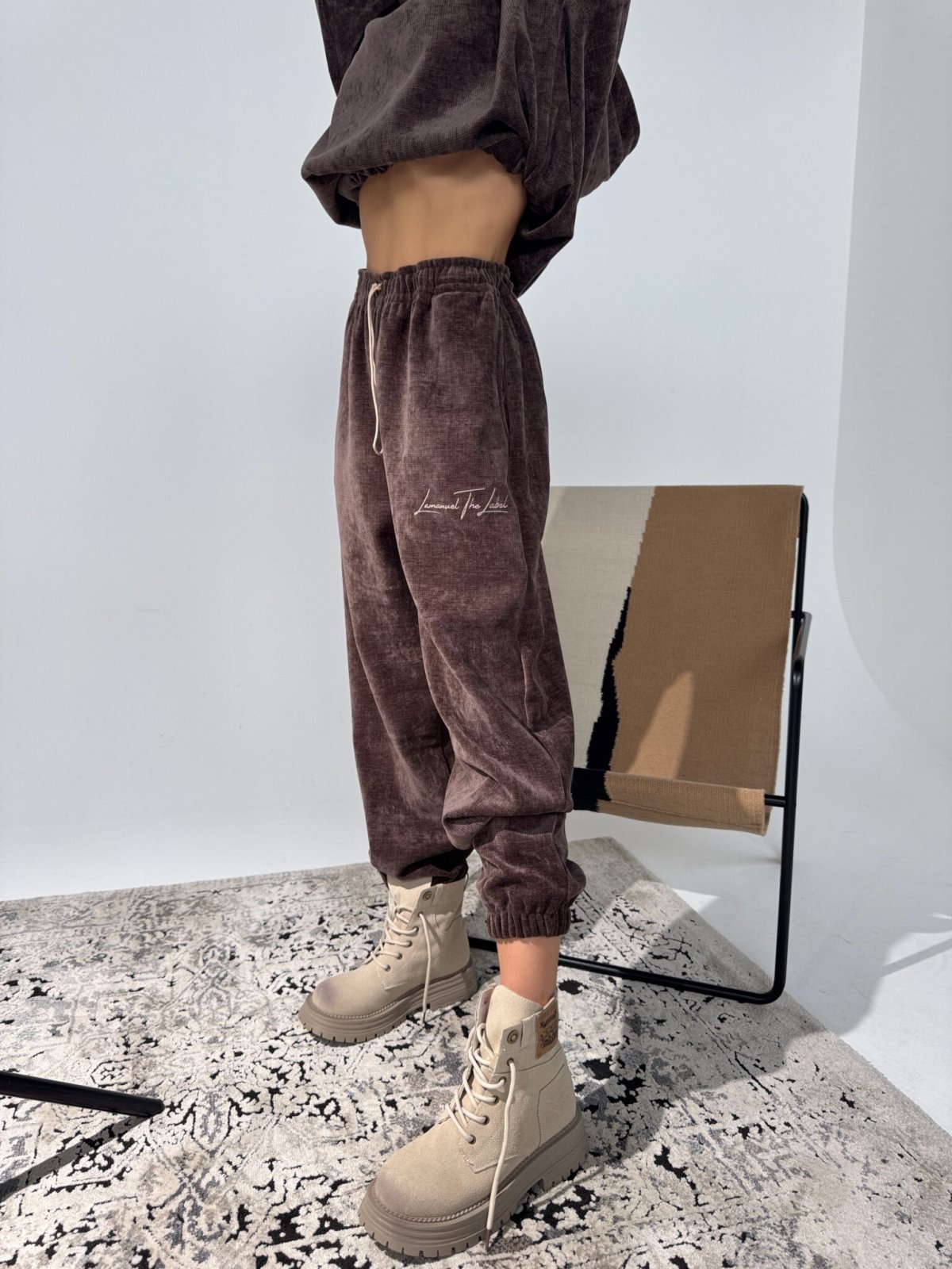 Spodnie dresowe QUEEN, czekolada