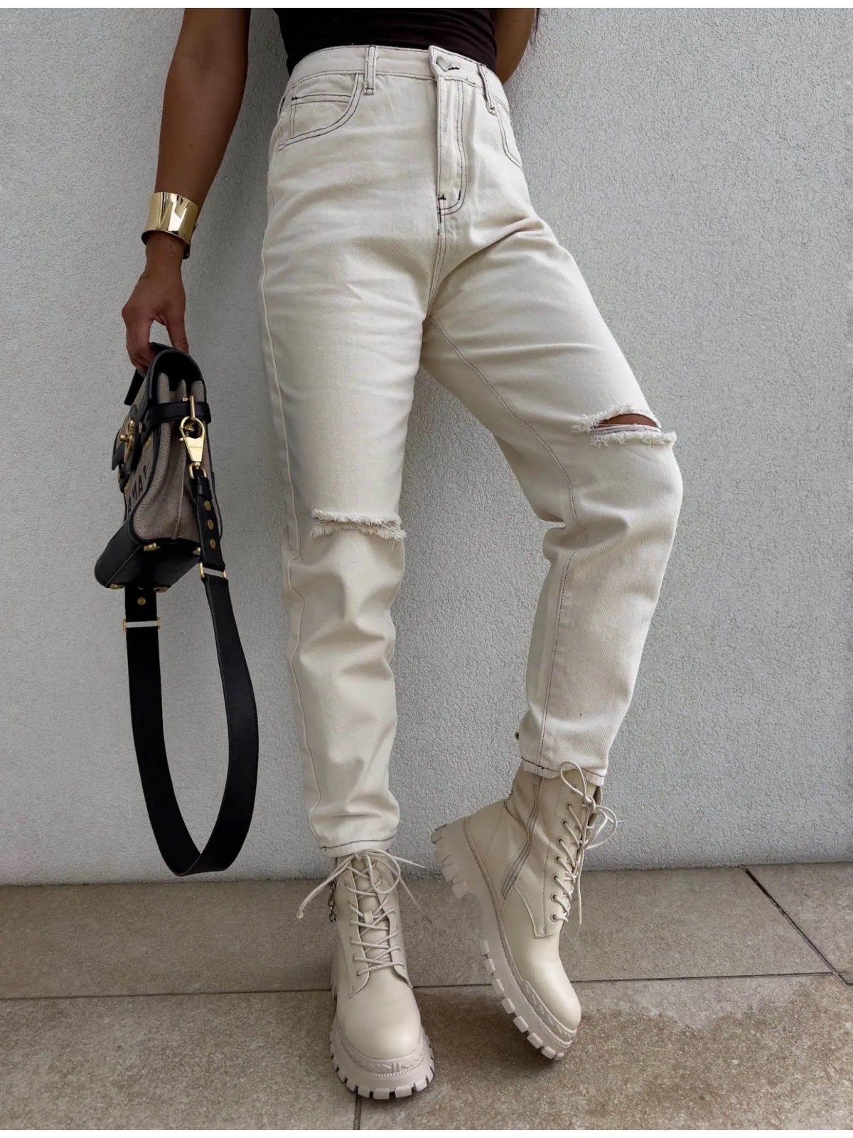 Spodnie mom fit HOLES, jasny beż