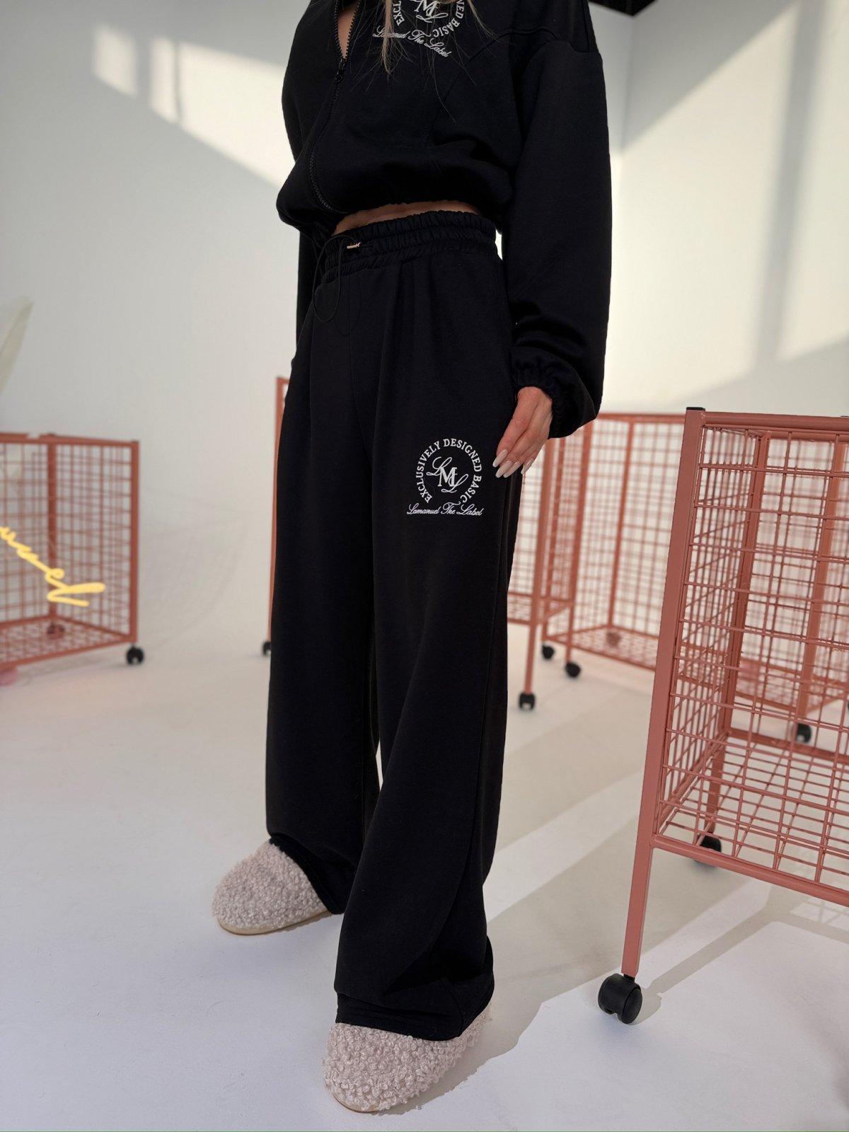 Spodnie dresowe REGULAR, czarne