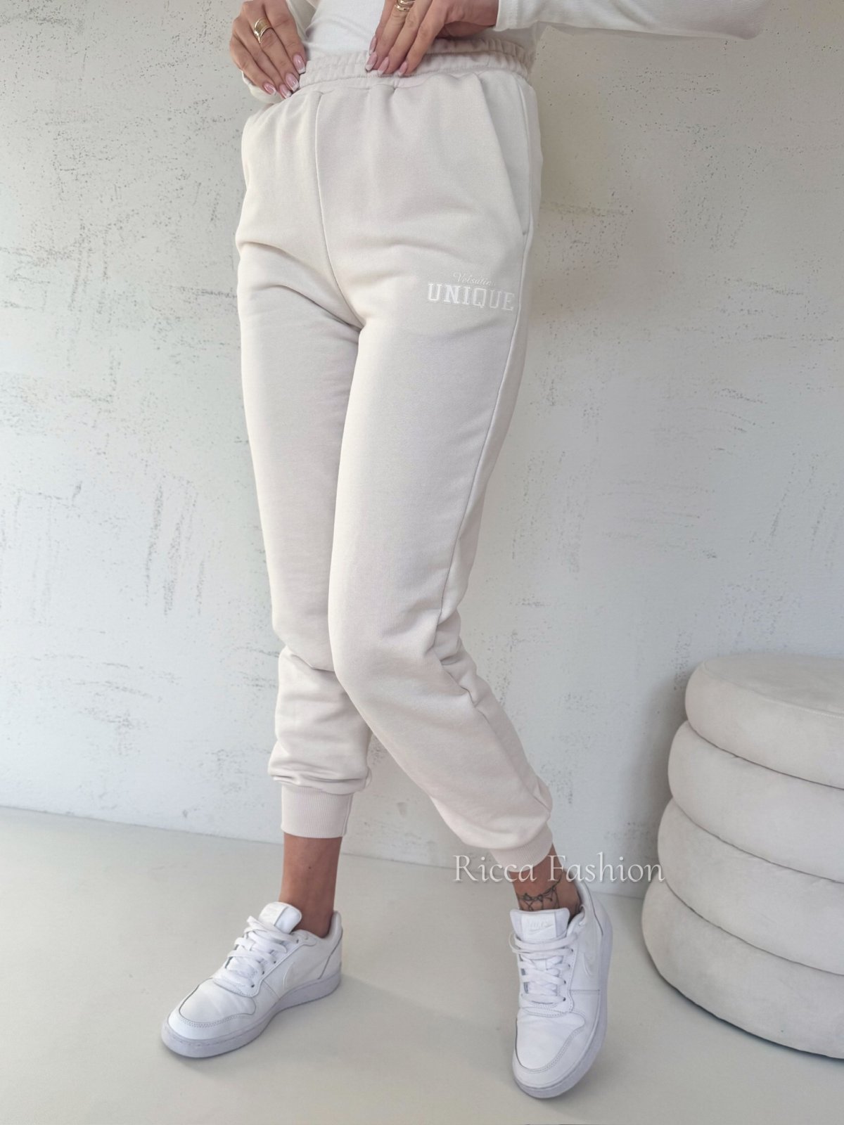 Spodnie dresowe VELSATTI, nude