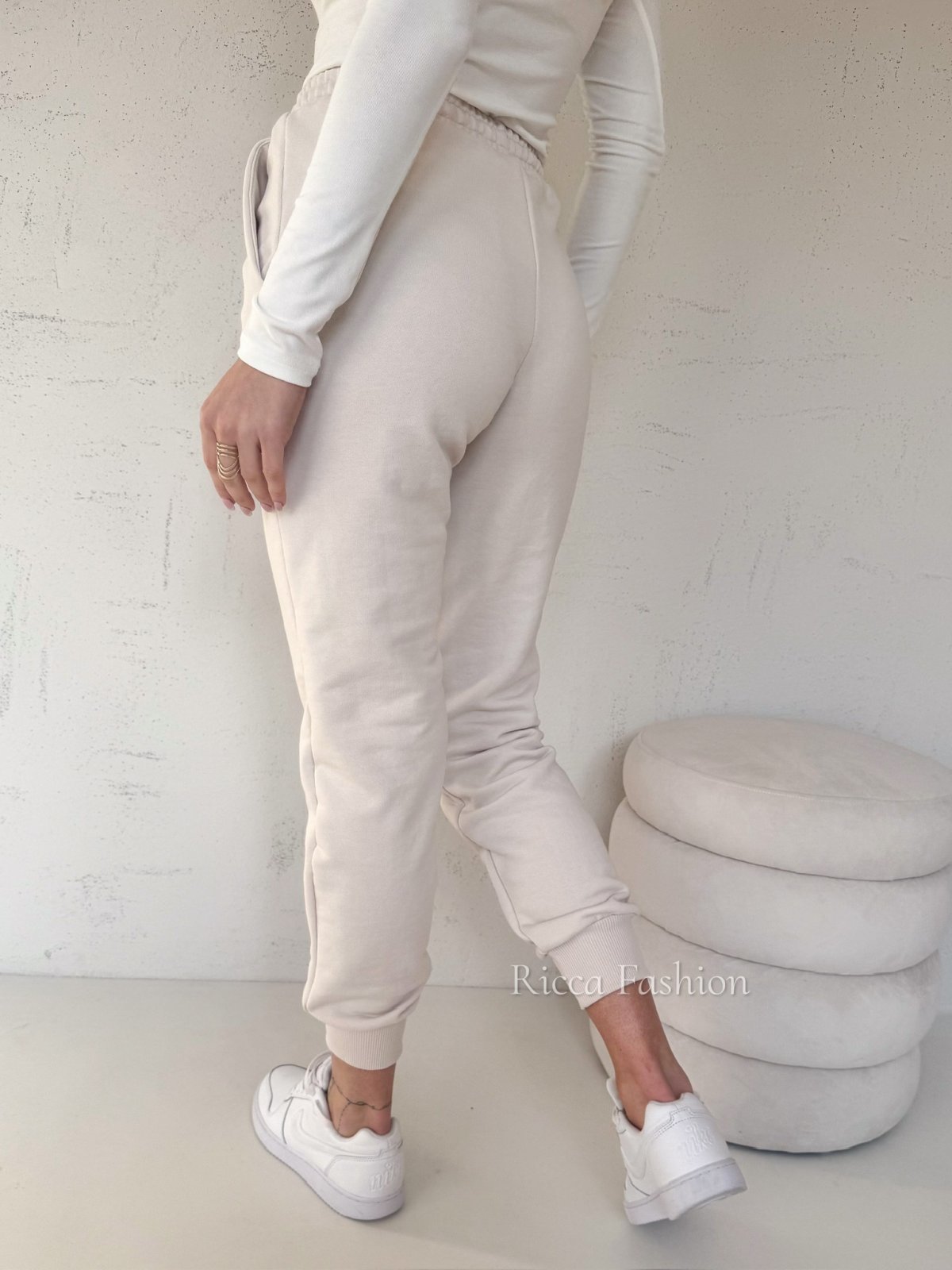 Spodnie dresowe VELSATTI, nude