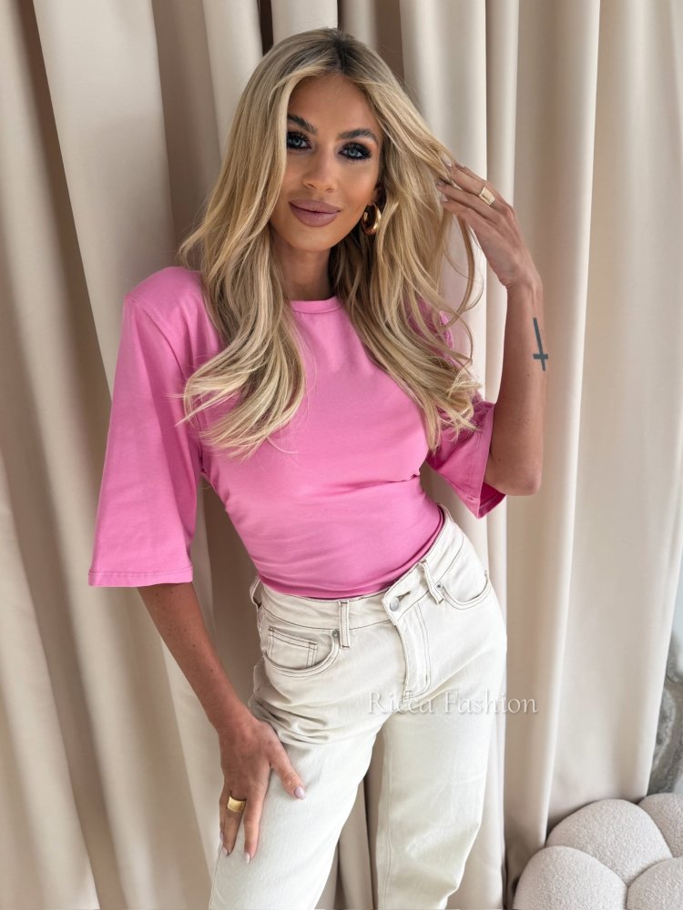 T-shirt z poduszkami...