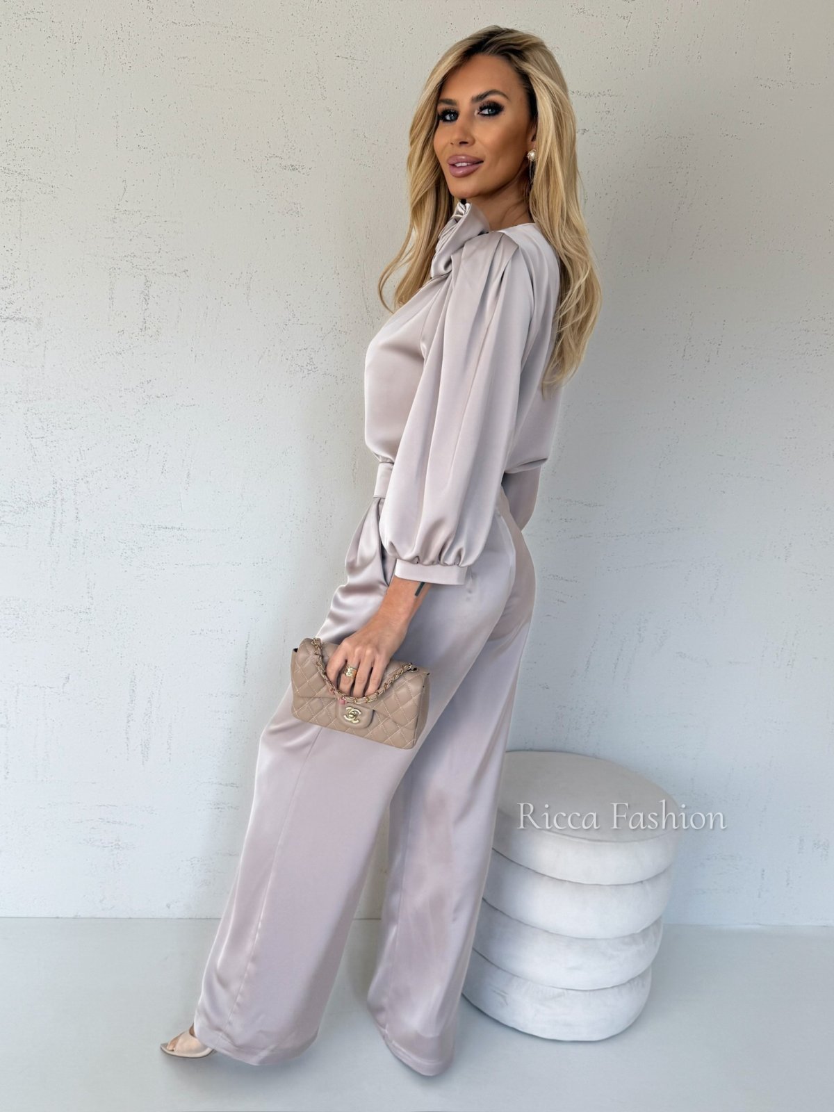 Koszula satynowa z kwiatem EMMANUELLE, beige