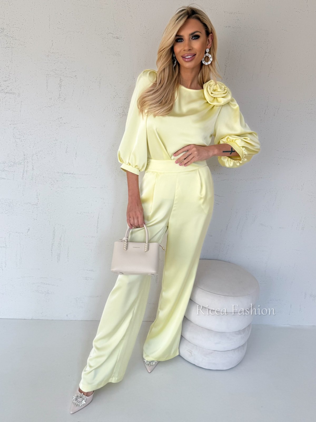 Koszula satynowa z kwiatem EMMANUELLE, lemon