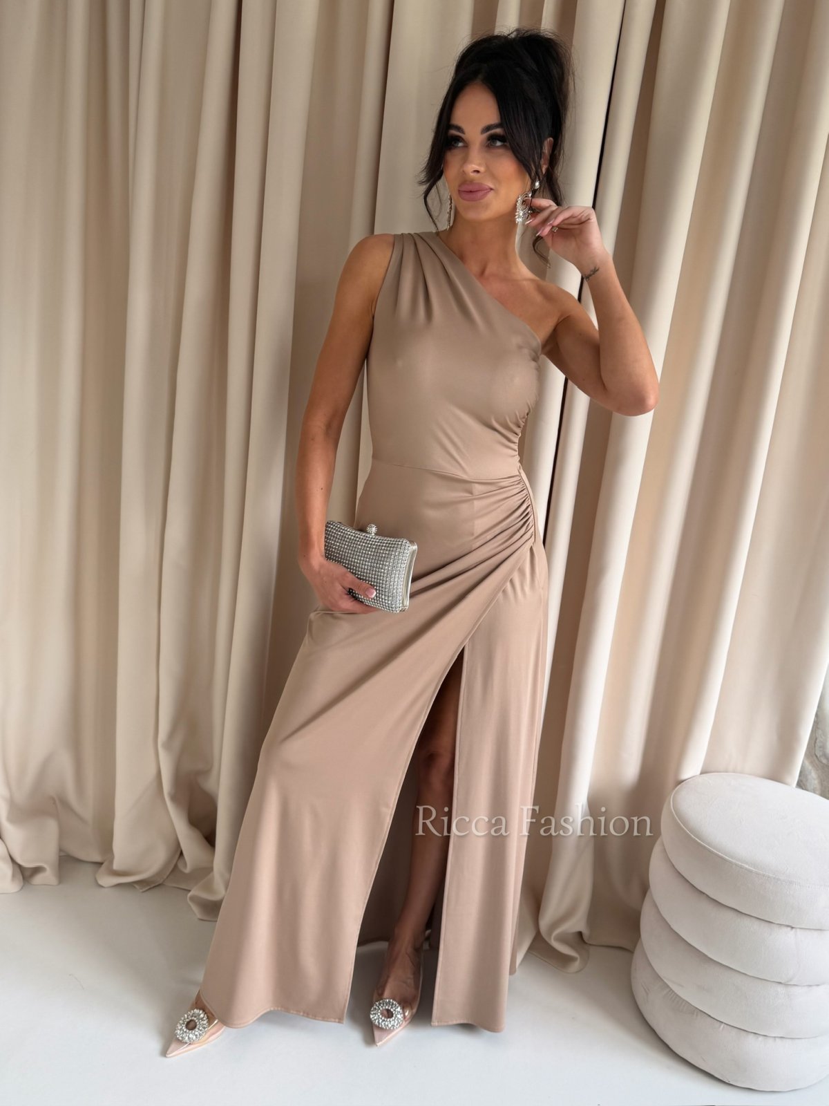 Elegancka maxi sukienka na jedno ramię MELLY , cappucciono