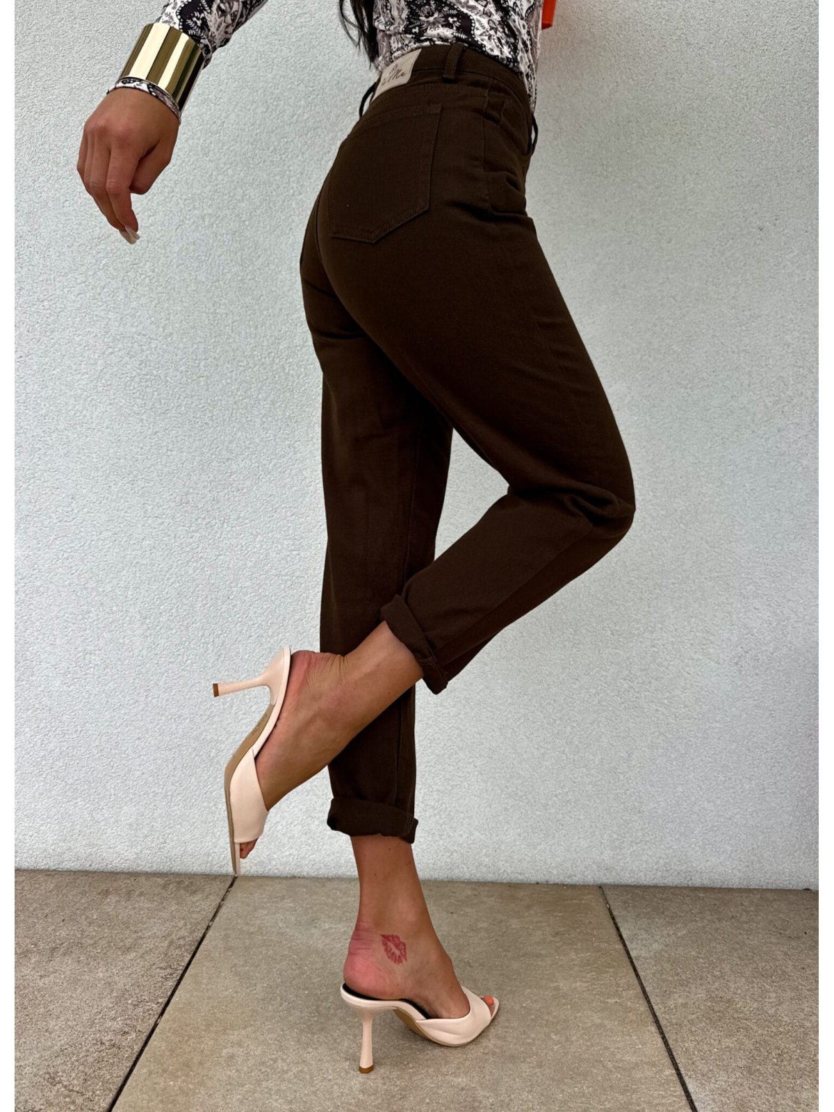 Jeansy MOM FIT – czekoladowe